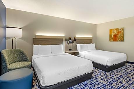 Queen Room with Two Queen Beds and Bath Tub - Disability Access/Non-Smoking