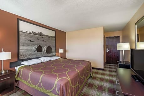 1 King Bed Studio Suite Non-Smoking