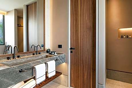 Core, 2 Bedroom Residence, Bedroom 1: 1 King, Bedroom 2: 2 Twin, Sofa bed, Inland view, Terrace