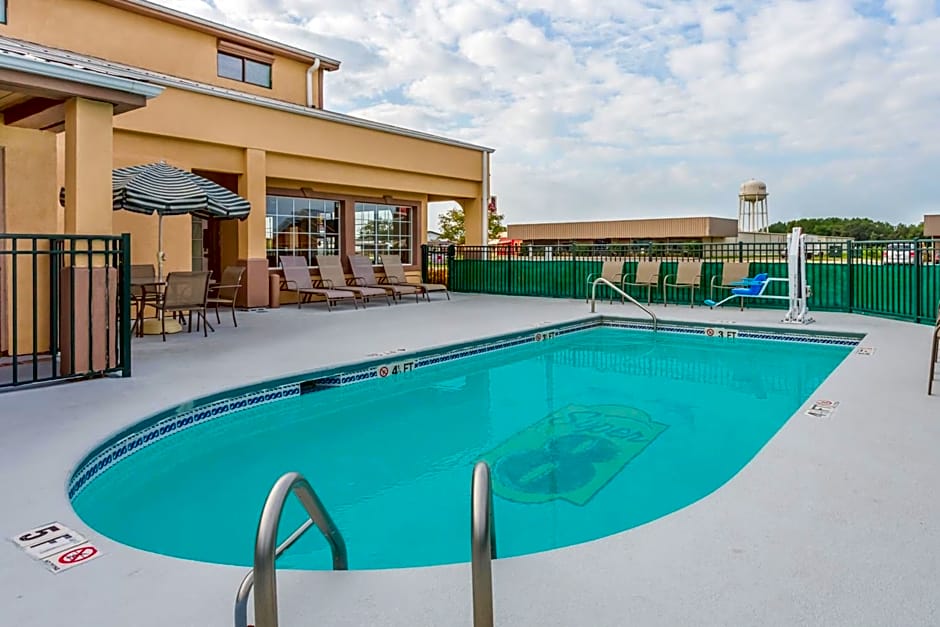 Super 8 by Wyndham Santee