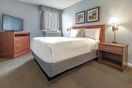 Queen Room with Mobility Accessible Tub