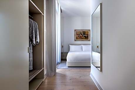 Tower Luxury Large Suite