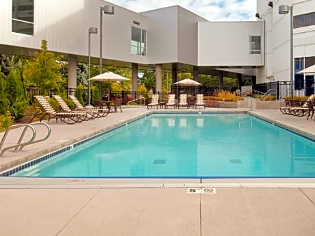 DoubleTree By Hilton Spokane City Center