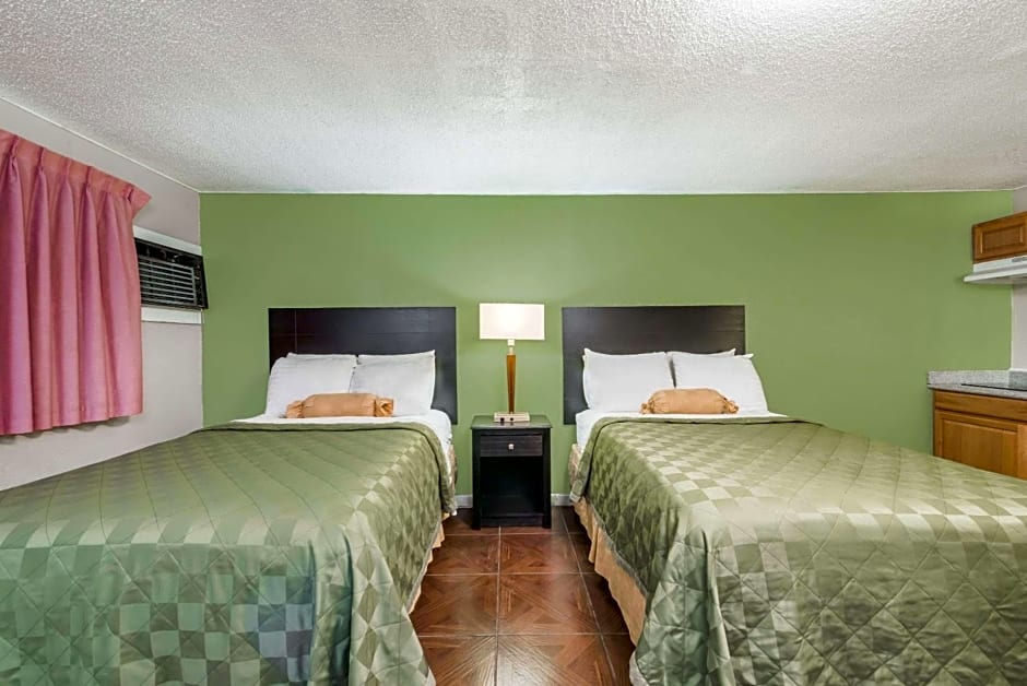 Executive Inn and Kitchenette Suites