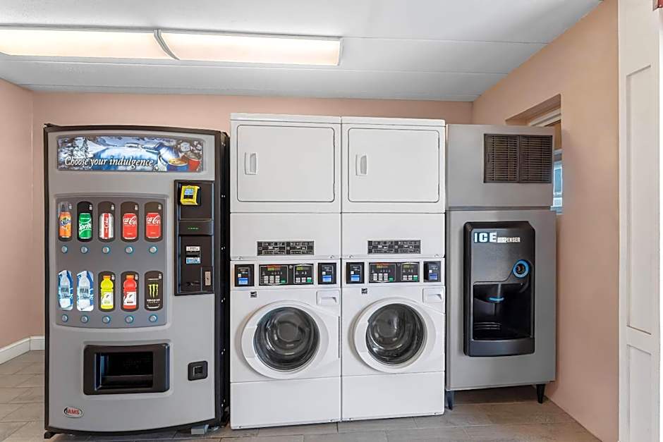 Econo Lodge Cranston - Providence