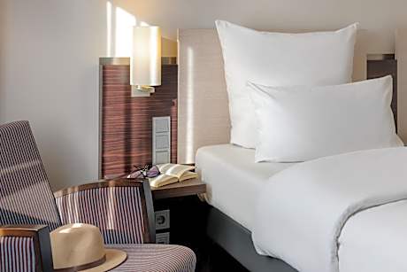 Standard Queen Room with Sofa