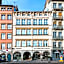 Le Phenix Hotel