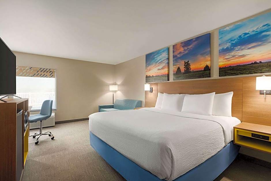 Days Inn by Wyndham Hillsboro