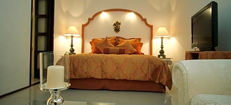 Deluxe King Suite