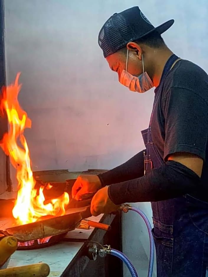 Nangkam Boutique Donsak