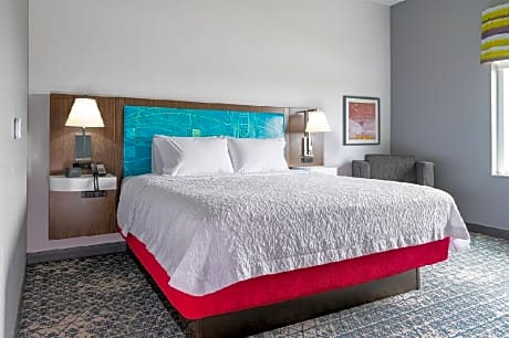 1 King Hear Acc Studio Ste Fridge Mic Ns