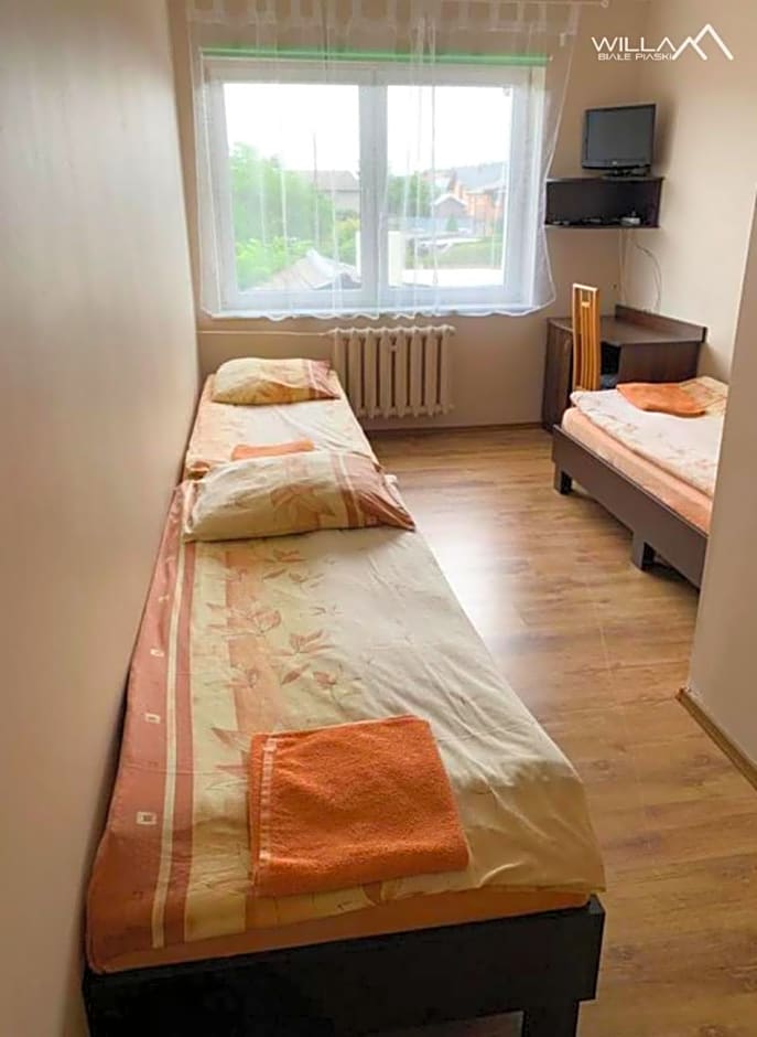 Willa Białe Piaski Pokoje i Noclegi Białogóra