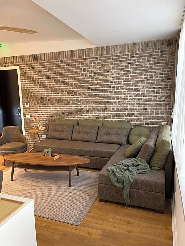 Belgrade Inn Garni Hotel