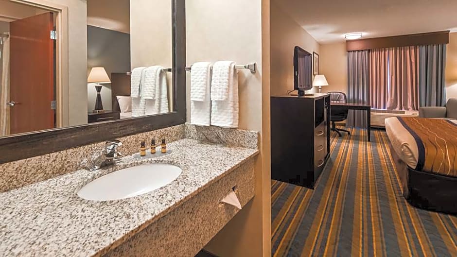 Best Western Plus Berkshire Hills Inn & Suites