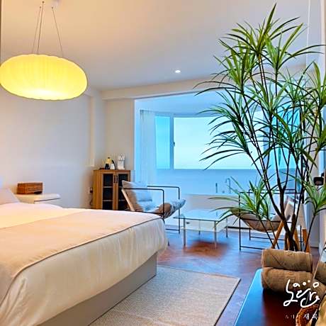 Ocean View Suite with Hot Tub