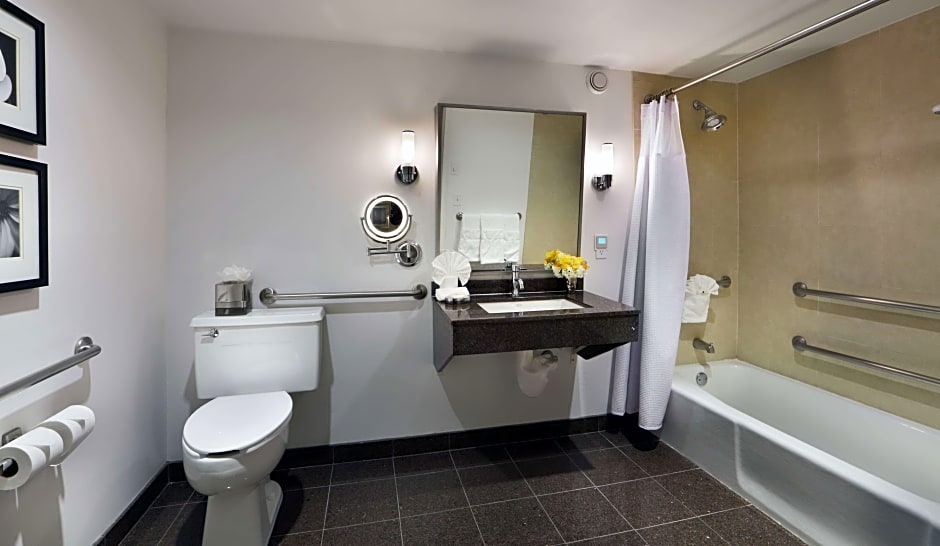 Photo 1 of 3 of 1 Queen Bed, Hearing/Mobility Accessible, Bathtub