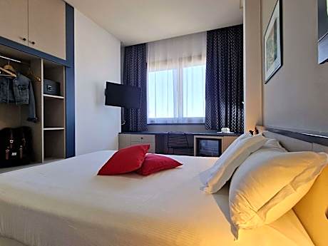 Standard Double Room with Harbor View