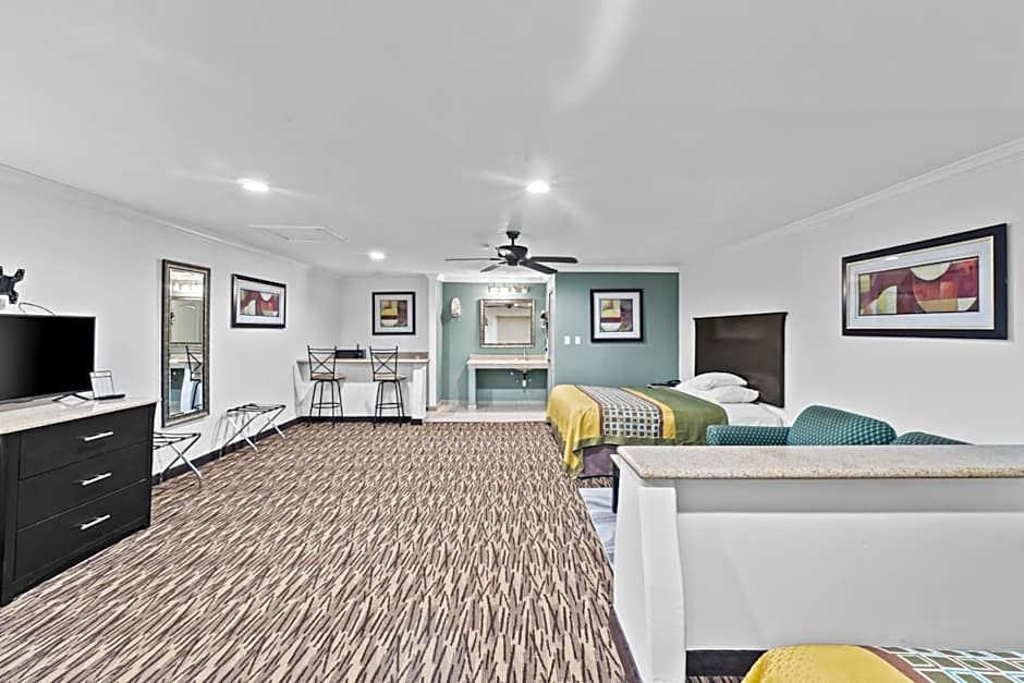 Super 8 by Wyndham McAllen/Downtown