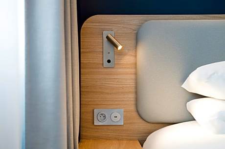 Standard Double Room with Airport View and Sofa Bed