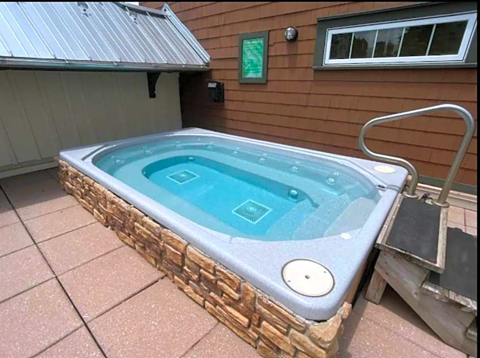 HH 207 Ski-InOut Sunrise Views Village Steps Sleeps 4