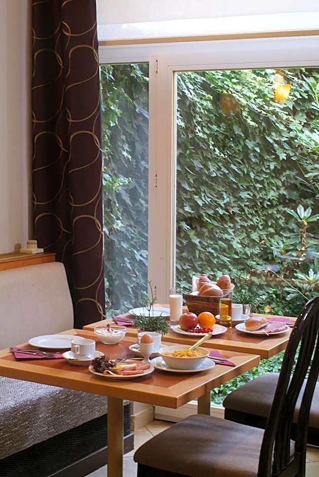 Castelnou Aparthotel