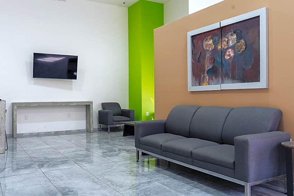 SR Hotel