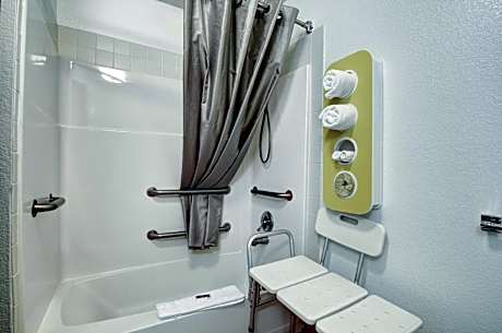 Queen Room - Disability Access - Roll in Shower