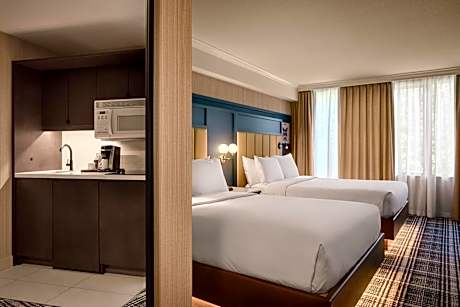 Queen Room with Two Queen Beds and Kitchenette