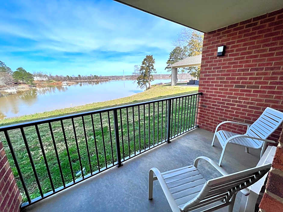 Clarion Pointe on the lake Clarksville-South Hill West