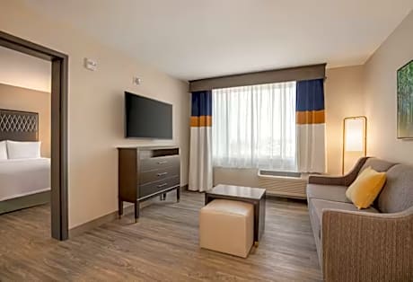 One-Bedroom Queen Suite with Two Queen Beds - Non-Smoking