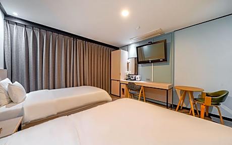 Twin Room with Private Bathroom