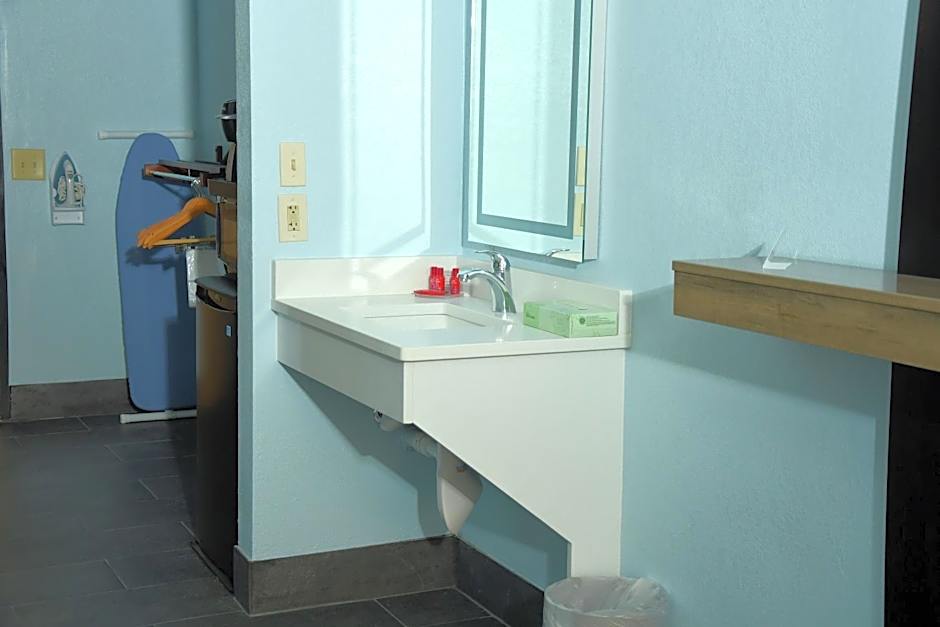 Clarion Pointe Jacksonville near Camp Lejeune