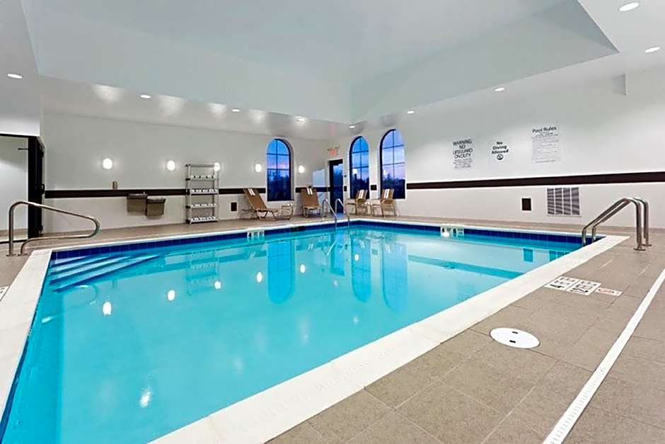 Holiday Inn Express and Suites Batavia By IHG