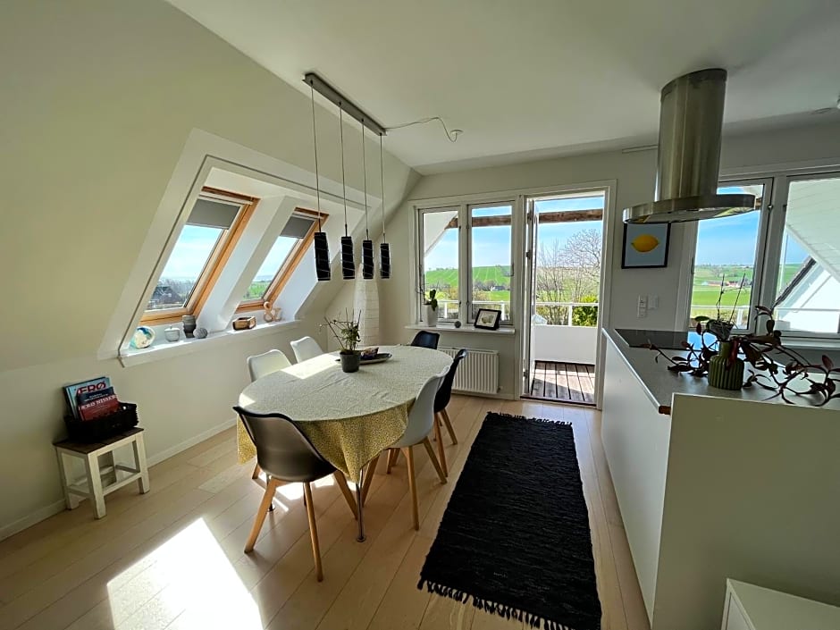 Apartment Ruhetgaard Bed & kitchen