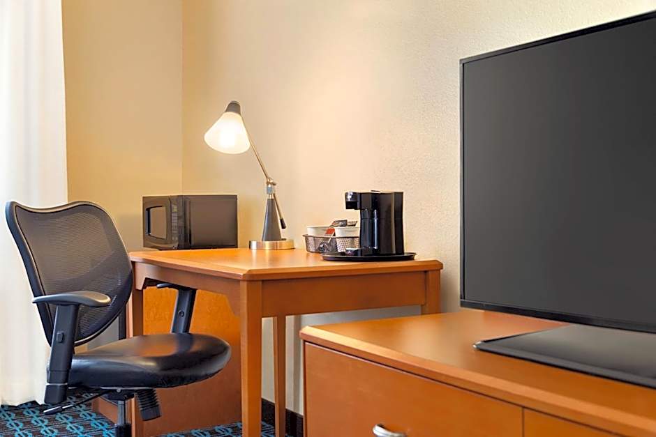 Fairfield Inn & Suites by Marriott Toledo Maumee