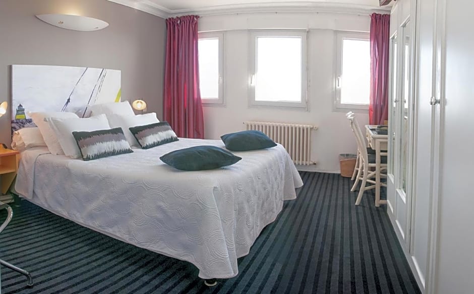 Logis Hotel Du Casino Restaurant Le Mathelia