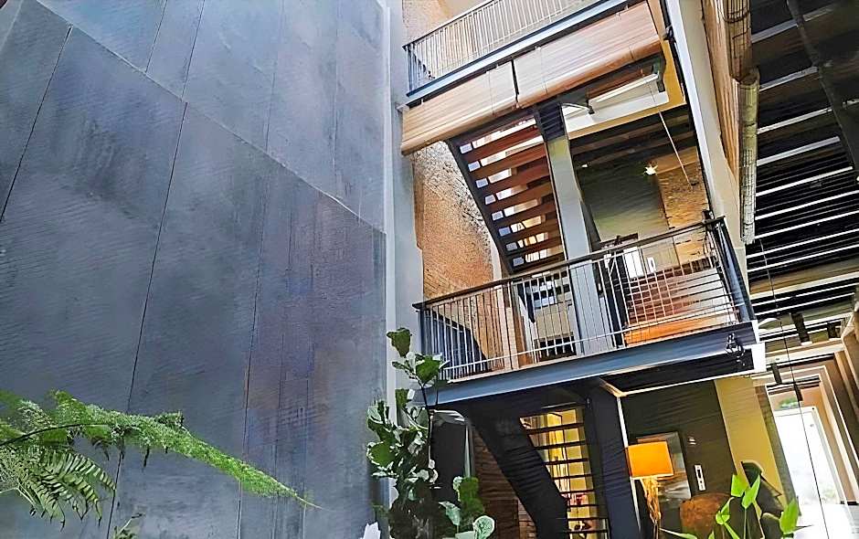 1825 Gallery Hotel