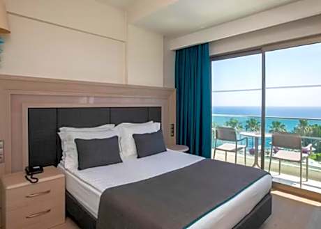 single sea view with balcony