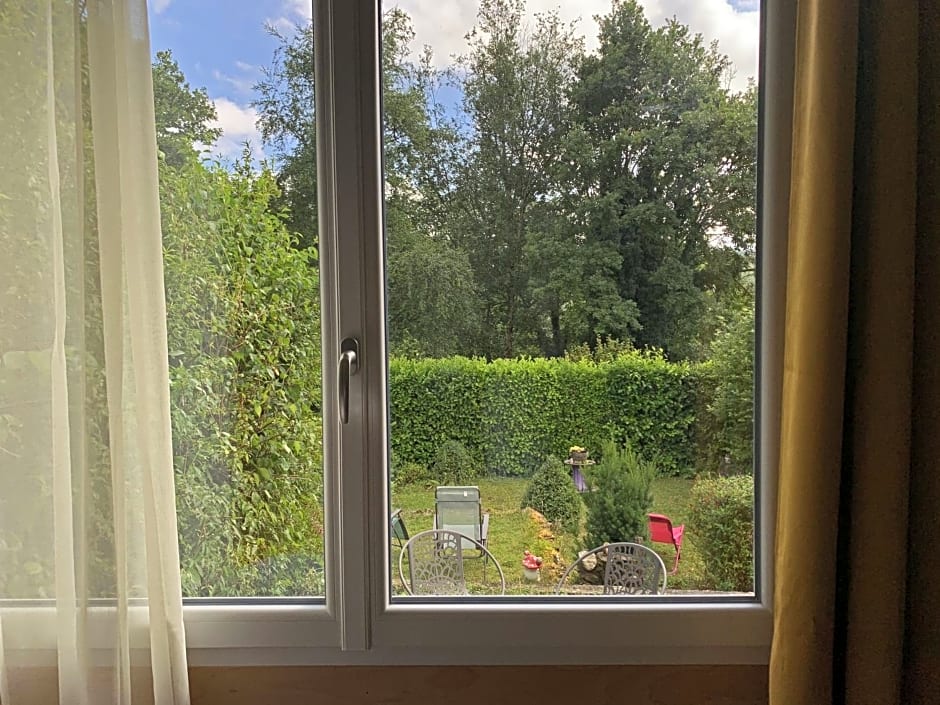 Les Tables Aux Vaches - Maison d'Hôtes - Confort, calme et détente au bord du lac de la Raviège