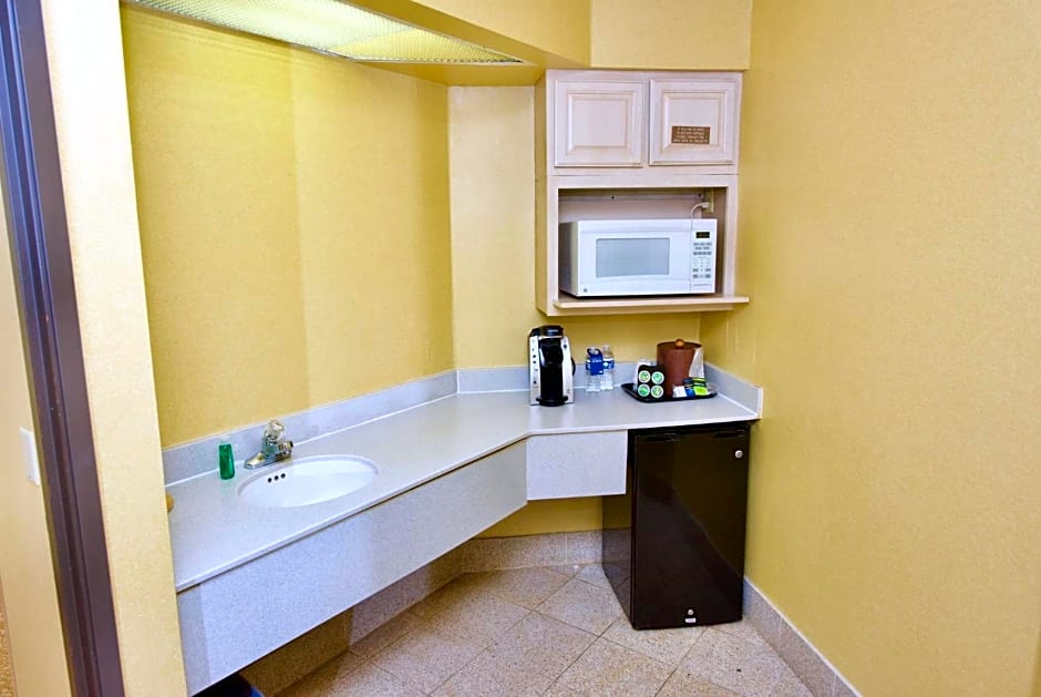 Holiday Inn Express Hotel And Suites Fenton-I-44 By IHG