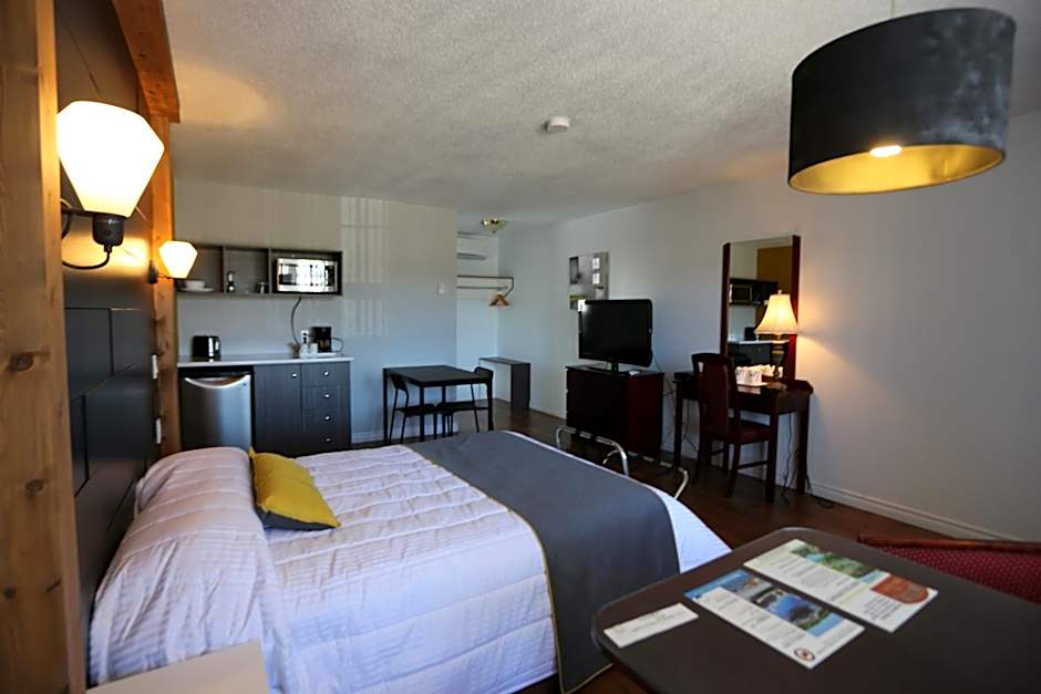 Photo 1 of 9 of Superior 1 Queen Bed