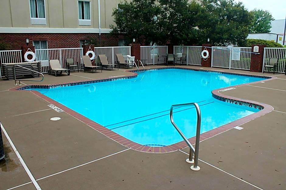 Holiday Inn Express Hotel & Suites Starkville By IHG