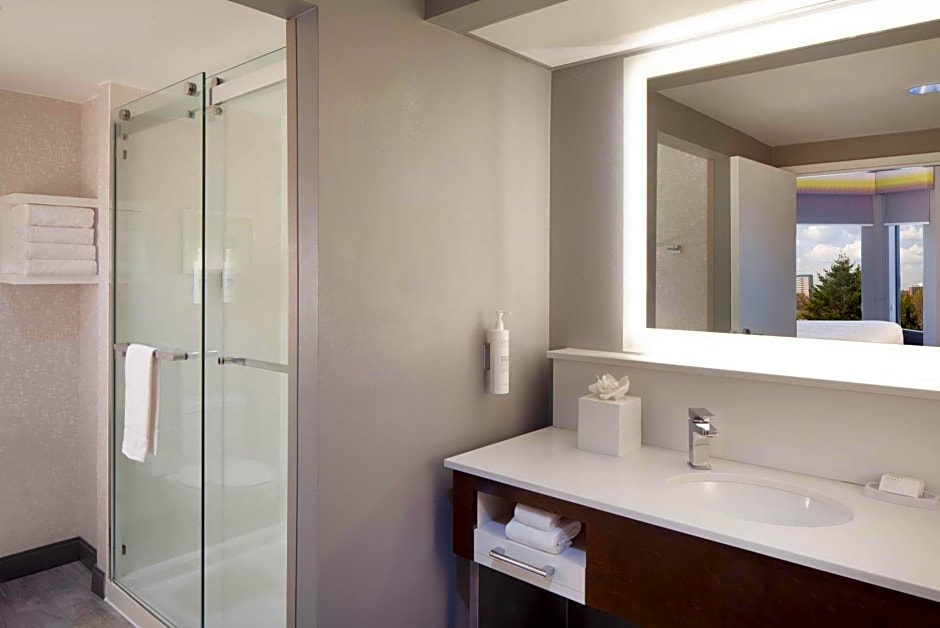 Hampton Inn By Hilton And Suites Atlanta Airport