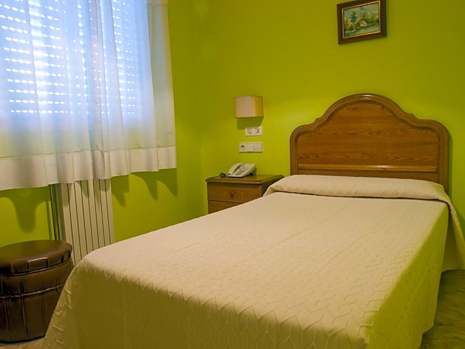 Photo 1 of 11 of Single Room