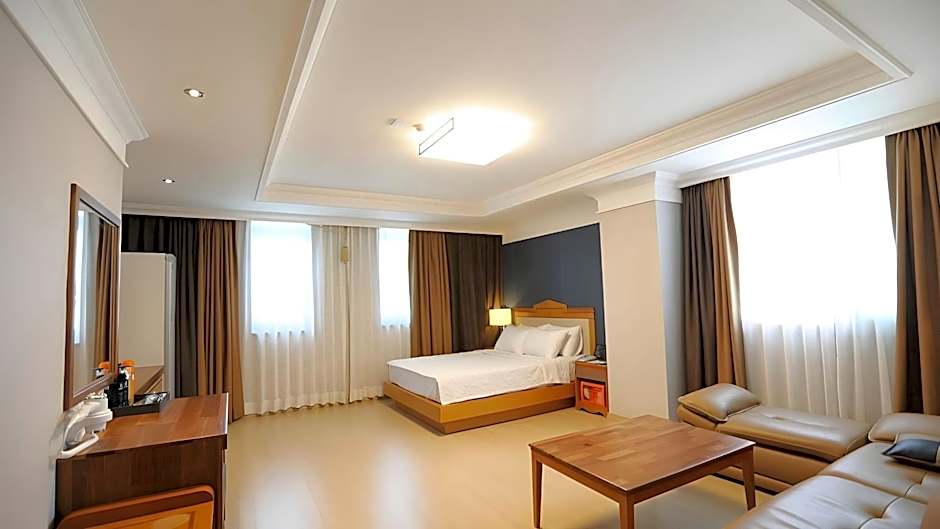 Empire Tourist Hotel