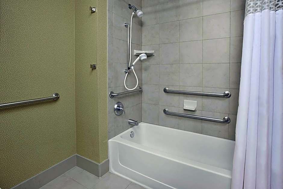 Hampton Inn and Suites Wichita Northeast