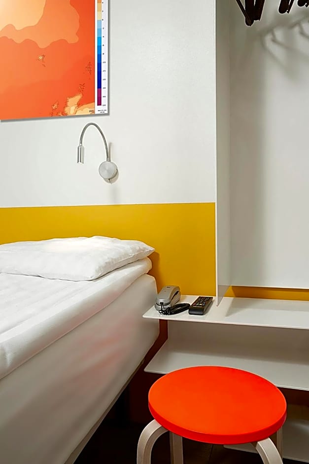 Hotel Cabin