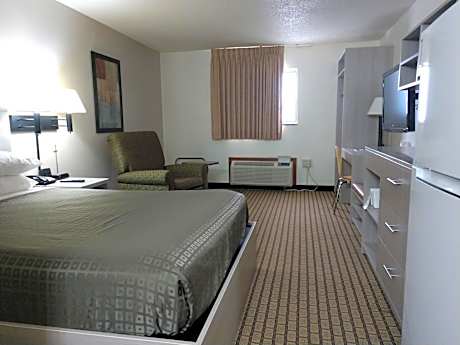 Queen Bed - Annex Building