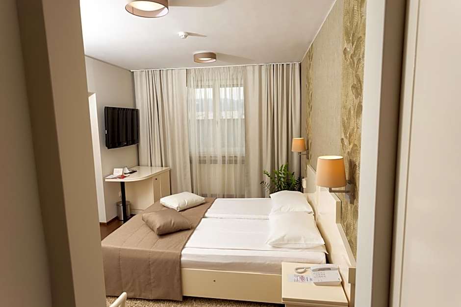 Hotel Fenyõ Conference & Spa