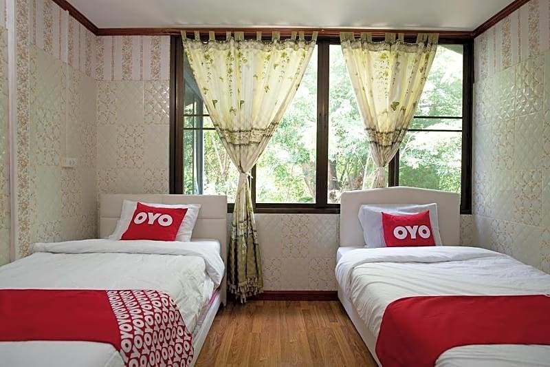 OYO 402 Raknatee Resort